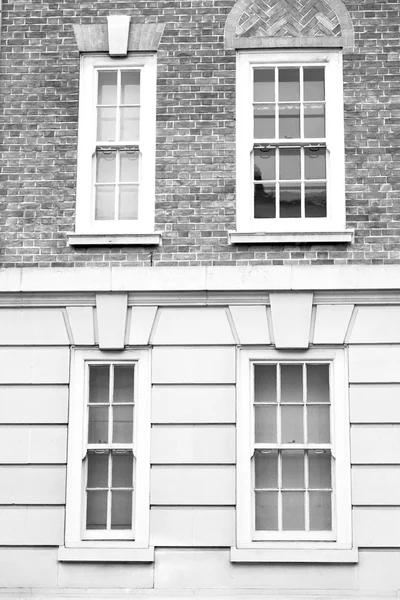 Alter windon in england london ziegel und glas die wand — Stockfoto