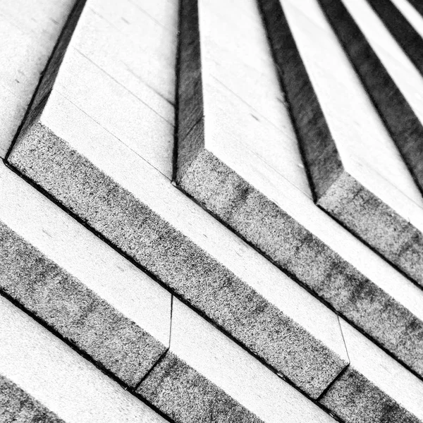 В лондонском памятнике старые ступени и мраморная древняя линия — стоковое фото