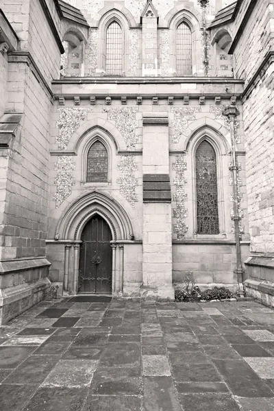 Porte southwark cathédrale à Londres en Angleterre vieille construction un — Photo