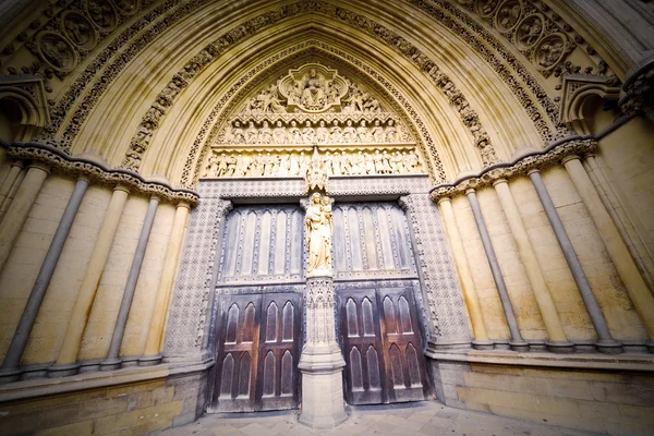 Rosenfenster weinstmister abbey in london alte kirchentür und ma — Stockfoto