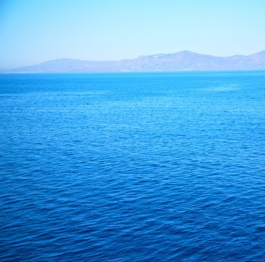 Deniz ve gökyüzü tekne adalarından Yunanistan