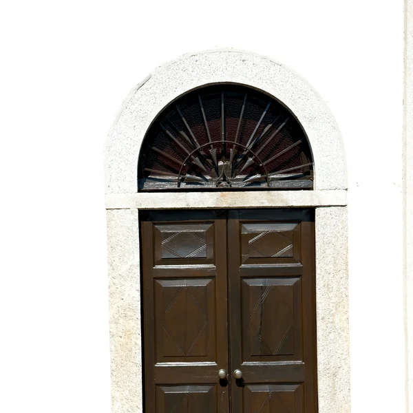 Puerta vieja en italia madera antigua antigua y textura tradicional — Foto de Stock