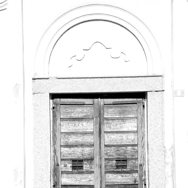 Puerta vieja en italia madera antigua antigua y textura tradicional — Foto de Stock