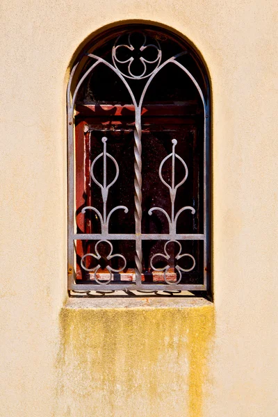 Na arquitetura antiga e parede cega veneziana — Fotografia de Stock