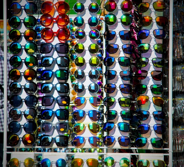 In vetro di Londra e occhiali da sole nella luce e riflesso — Foto Stock