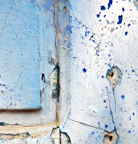 Dirty stripped paint in the blue wood door and rusty nail — Stock Photo, Image