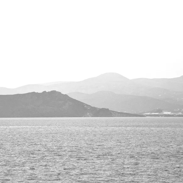 A partir do barco ilhas grécia no mar mediterrâneo e céu — Fotografia de Stock