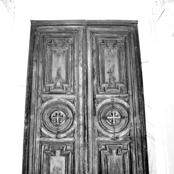 Vecchia porta in Italia terra europa architettura e legno la storica — Foto Stock