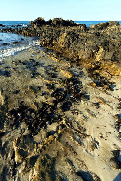 Madagaskar andilana beach Isle gökyüzü ve rock — Stok fotoğraf