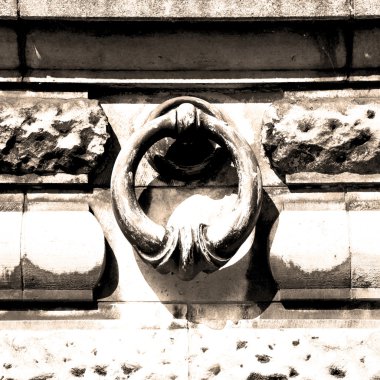 Londra antika beton paslı pirinç çivi mavi kolu ve