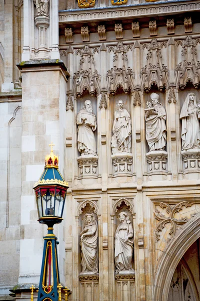 Mármol histórico y estatua en la ciudad vieja de Londres Inglaterra — Foto de Stock