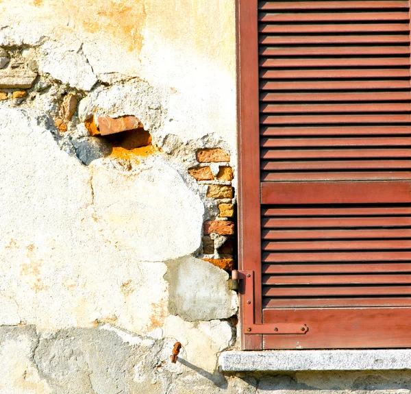 Window  varano borghi palaces italy     venetian blind in the c — Stock Photo, Image