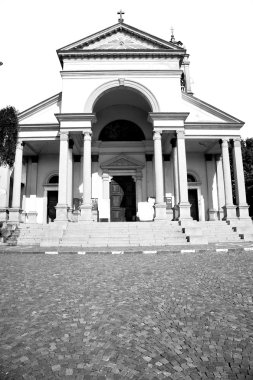 İtalya 'daki eski mimari Avrupa' daki Milan dini ve güneş ışığı