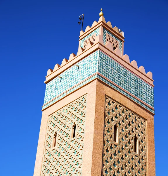 In marokkanischem Minarett und blauem Himmel — Stockfoto