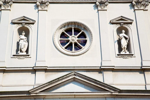 Europa Mailand und Statue — Stockfoto