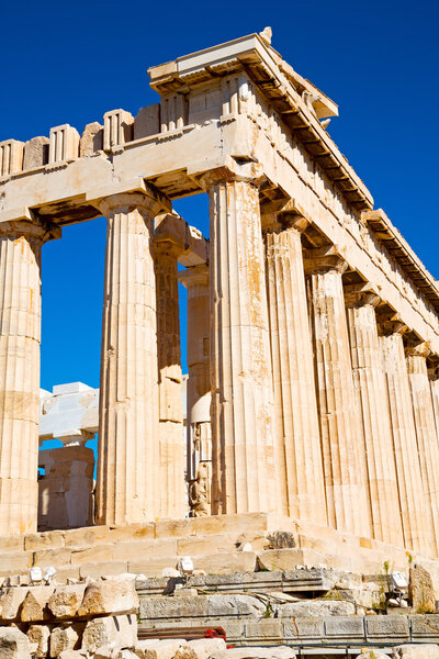 в приветствии старой архитектуры
  