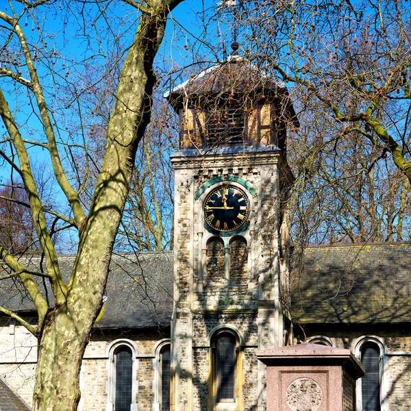 I kyrkogården england Europa gamla konstruktion och historia — Stockfoto