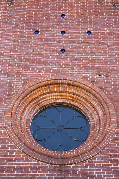 Sumirago óptico varese subiu janela igreja itália terraço sino — Fotografia de Stock