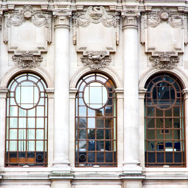 ロンドンのレンガとガラスの壁の古い風向き — ストック写真