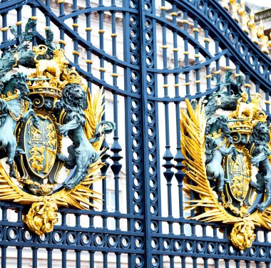 Londra İngiltere'de eski metal geçit Kraliyet Sarayı