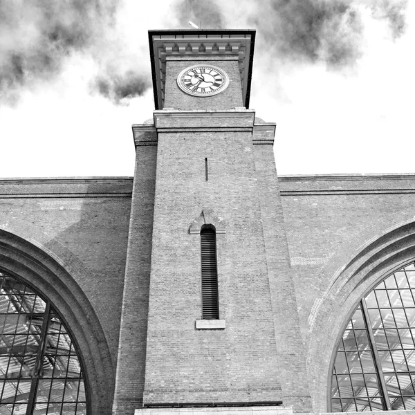 Alte wandarchitektur in london england fenster und backstein exteri — Stockfoto