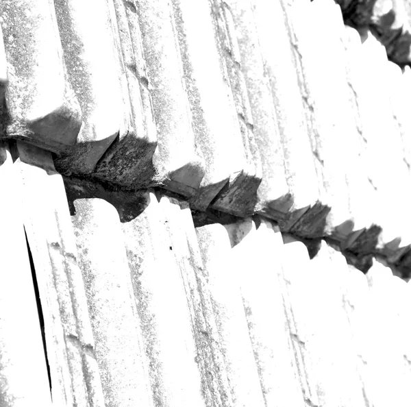 Telhado velho em itália a linha e textura da arquitetura diagonal — Fotografia de Stock