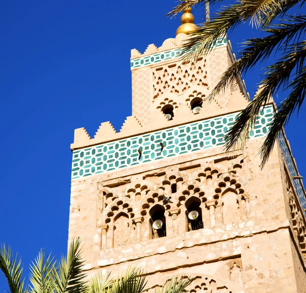 Historia en maroc África minarete religión y el cielo azul — Foto de Stock