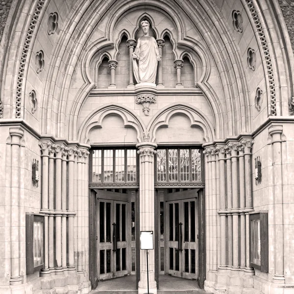 ロンドンでドア サザーク大聖堂イギリス古い建設と — ストック写真