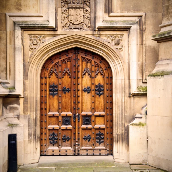 Parlamentu w Londynie Stare drzwi Kościoła i marmurowe ściany antyczne — Zdjęcie stockowe