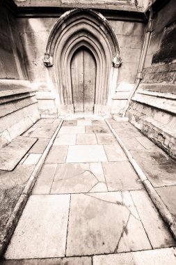 Londra eski kilise kapısına ve mermer antik weinstmister Manastırı