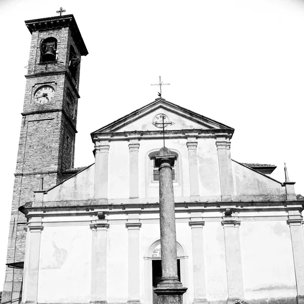 Monumento arquitectura antigua en italia europa milan religion a — Foto de Stock