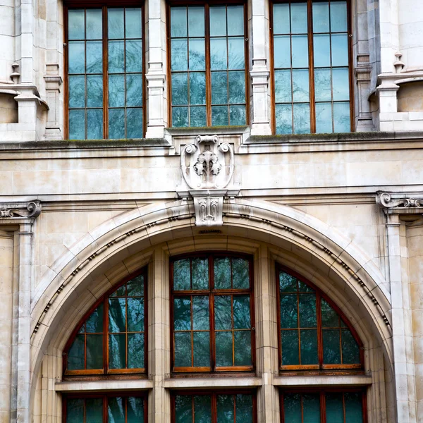 Alte konstruktion in london englan europa ziegelwand und fenster — Stockfoto