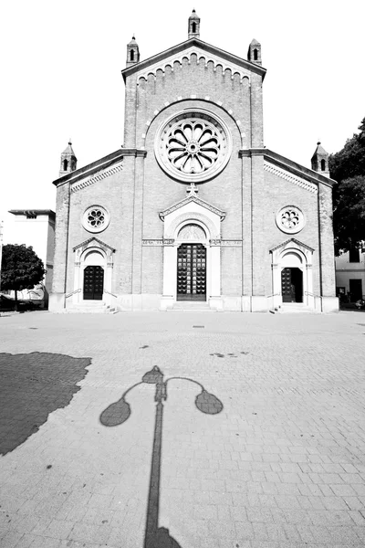 Costruzione di vecchie architetture in italia europa milano religione a — Foto Stock