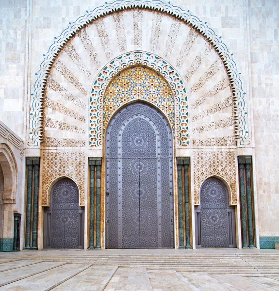 Mármore histórico na porta do edifício antigo estilo marroquino afric — Fotografia de Stock