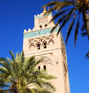 geçmiş maroc Afrika Minare din ve mavi gökyüzü
