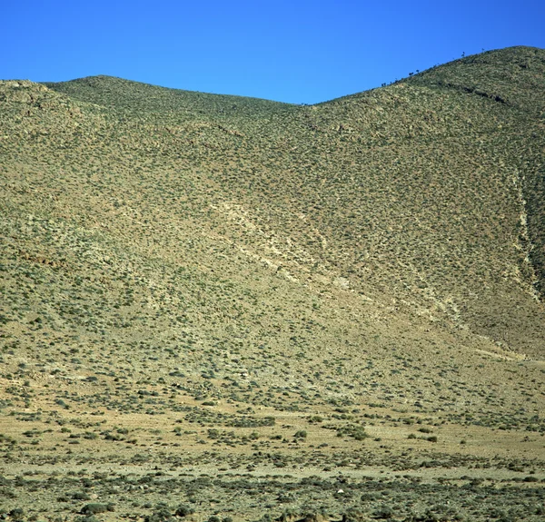 Tal in Afrika Marokko der Atlas trockene Bergböden isolieren — Stockfoto