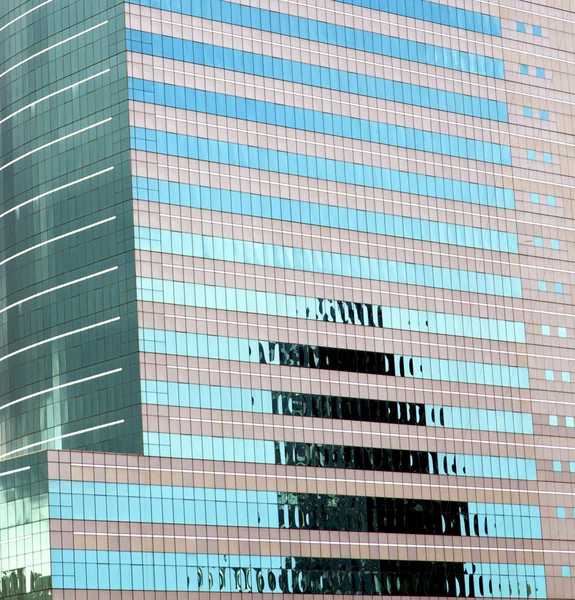 Asien Bangkok Palast Wolkenkratzer in einem Fenster in der Mitte — Stockfoto