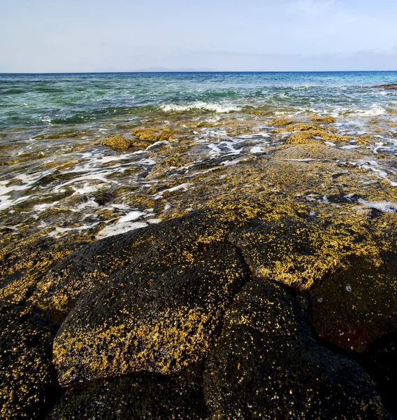 Na lanzarote Španělsko rybník beach jachtě člun a v létě — Stock fotografie