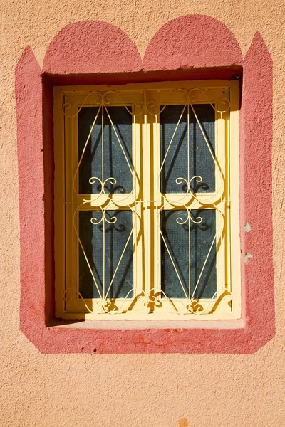 Ventana en morocco africa y rojo viejo — Foto de Stock