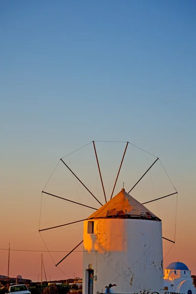 Molino en santorini Grecia y el cielo — Foto de Stock