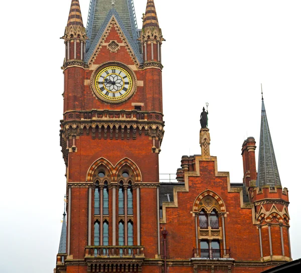 Arquitectura antigua en Londres ventanas inglesas y exterior de ladrillo wa — Foto de Stock