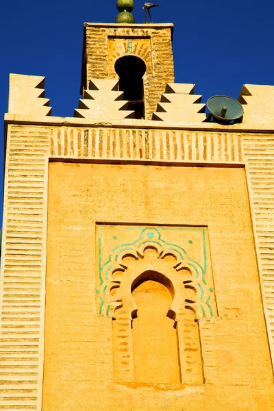 Geschichte im marokkanischen Minarett und der Himmel — Stockfoto