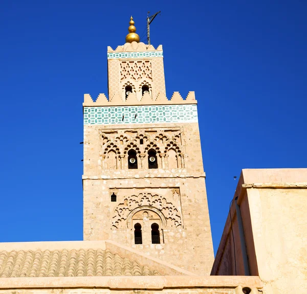 Geçmiş maroc Afrika Minare din ve mavi gökyüzü — Stok fotoğraf