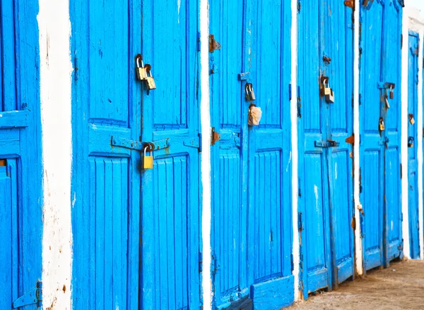 In africa morocco  old harbor wood   door and the blue sky — Stock Photo, Image
