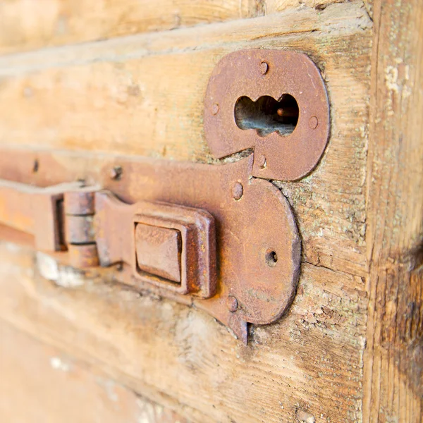 Europe old in  italy  antique close brown door and rusty lock  c — Stock Photo, Image