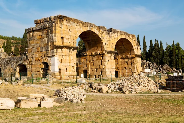 Anatolie pamukkale le temple romain — Photo
