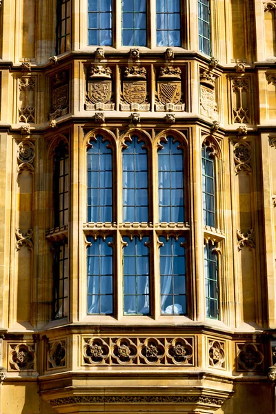 Viejo en Londres estructura de la ventana y reflejo — Foto de Stock