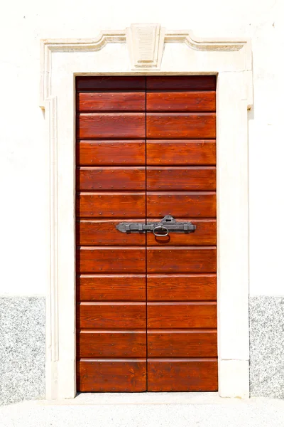 Detalhe na porta da parede i madeira do portão histórico — Fotografia de Stock