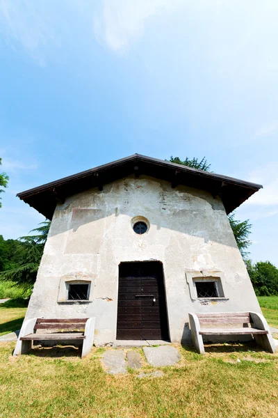 イタリアのヨーロッパ草ミラノ宗教と日光 — ストック写真