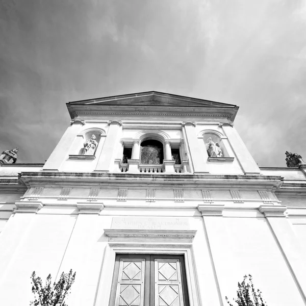 Medieval old architecture in italy europe milan religion       a — Stock Photo, Image